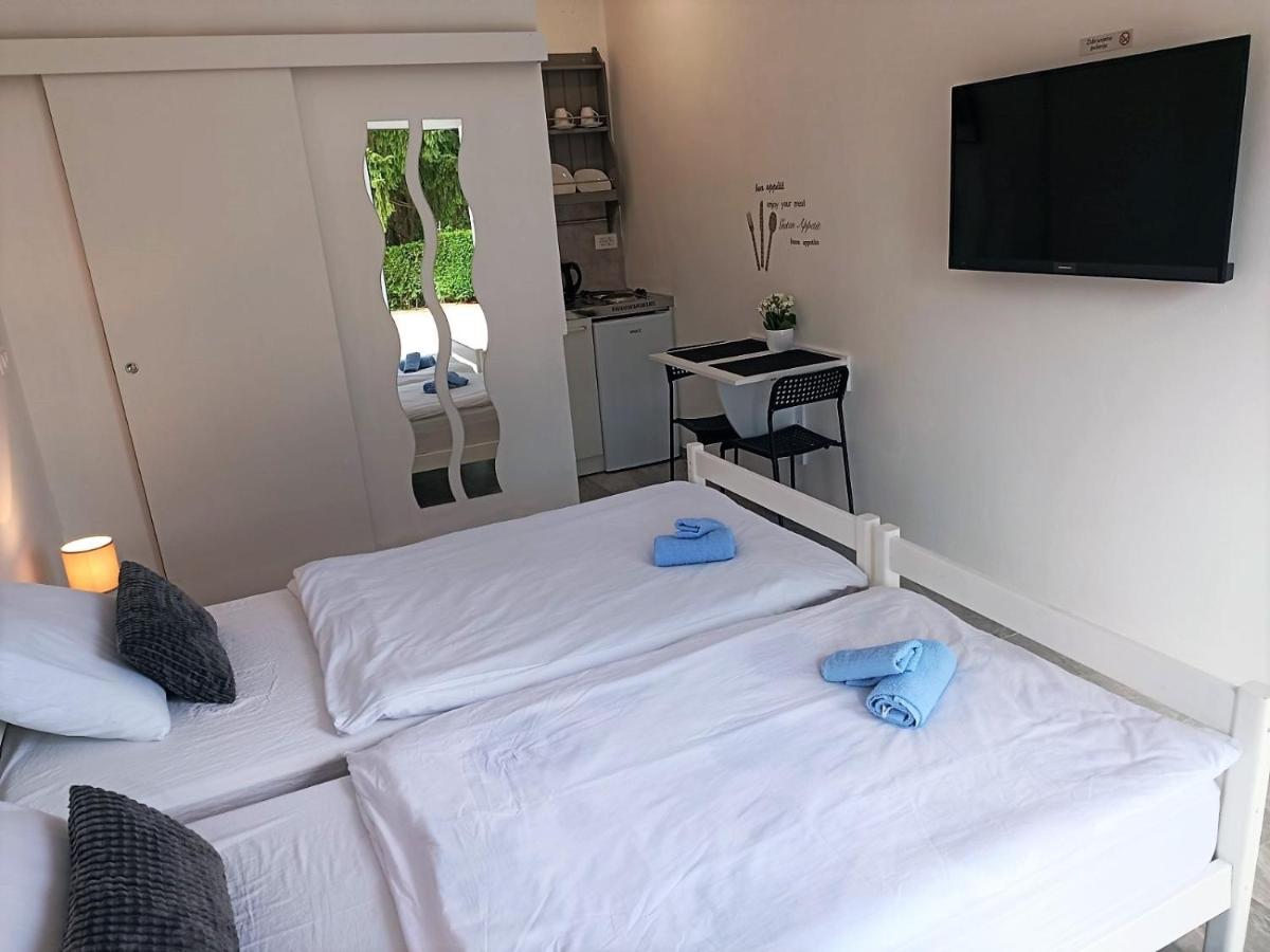 Studio Apartman Brletic Tounj Extérieur photo
