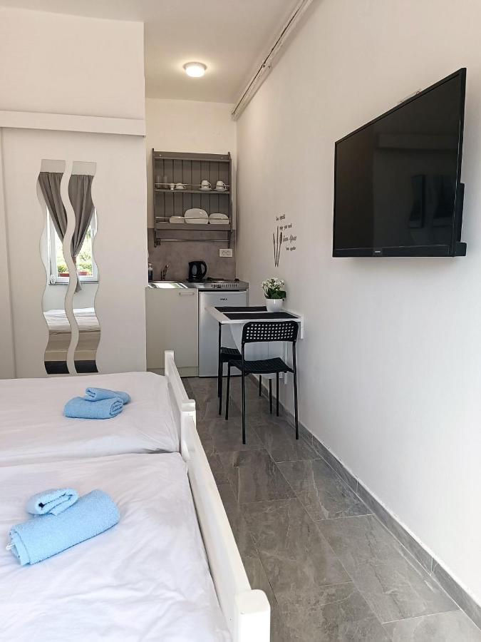 Studio Apartman Brletic Tounj Extérieur photo